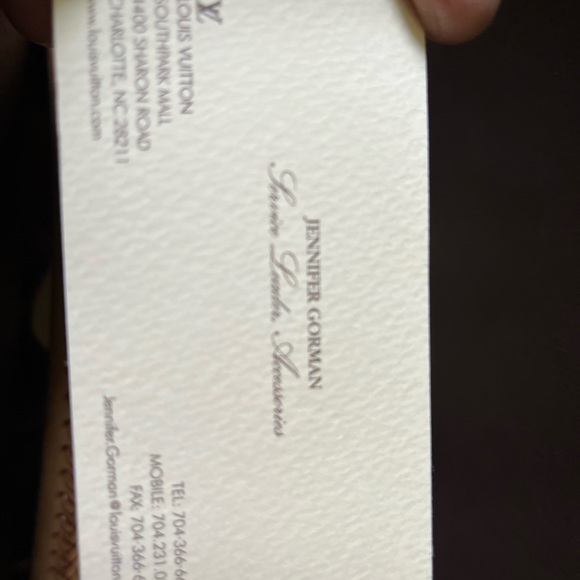 The Artsy MM embodies understated bohemian style. Louis Vuitton's - Picture 7 of 13